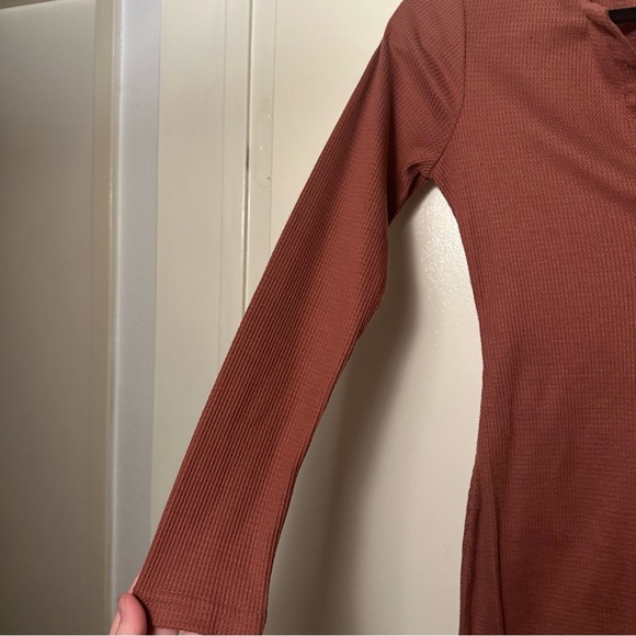 superdown Revolve Nickie Waffle Knit Long Sleeve Notched Neck Dress Dusty RoseXS - Picture 8 of 15